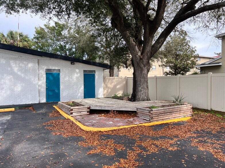 More Photos Of 4059 5th Ave N, Saint Petersburg Convenience Store For Lease