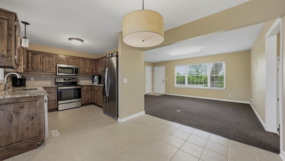 More Photos Of 2450 NW Lowenstein Dr, Lee's Summit Flex For Sale