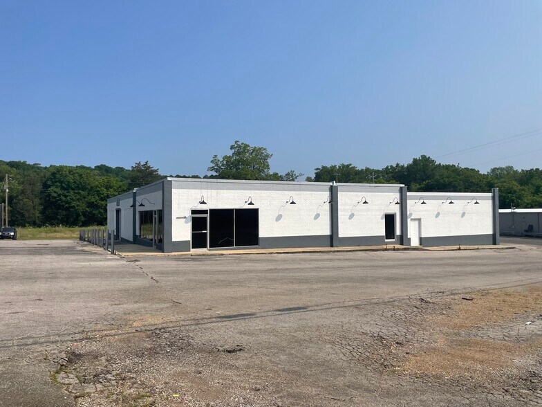 More Photos Of 4099 Spring st, Pinson Showroom For Sale