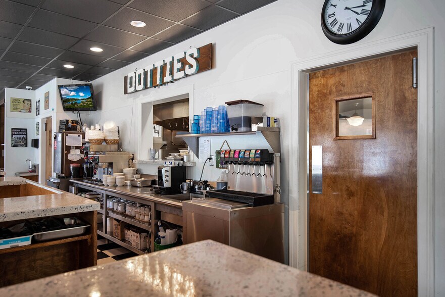 More Photos Of 787 Main St S, Woodbury Storefront Retail Office For Sale