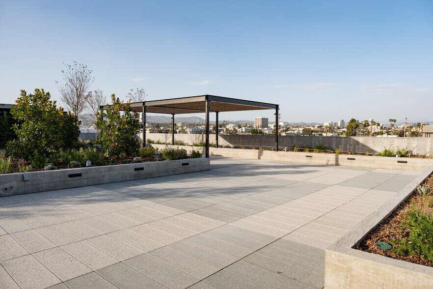 More Photos Of 1650 Euclid St, Santa Monica Office For Sale