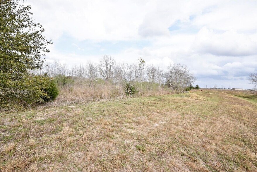 More Photos Of 6018 FM 360 Rd, Needville Trailer Camper Park For Sale