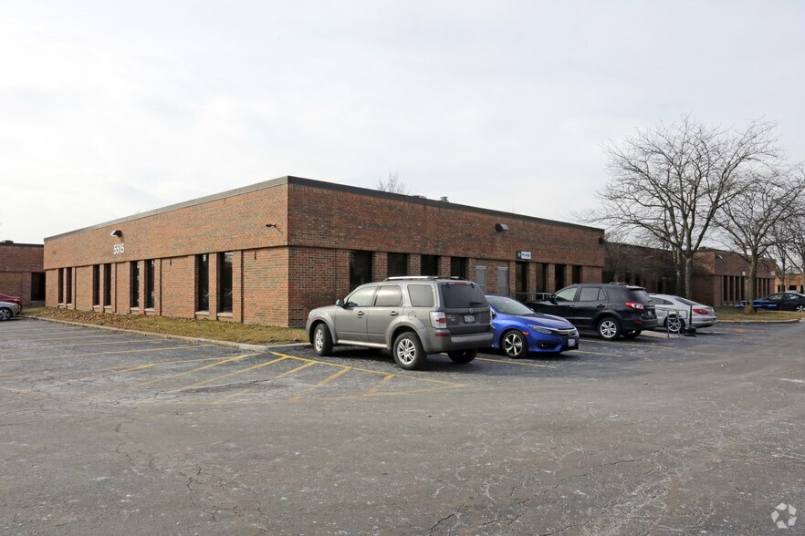 More Photos Of 5515 N Cumberland Ave, Chicago Office For Lease