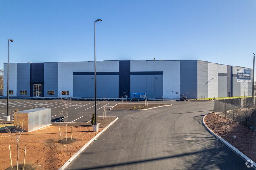 More Photos Of 2121 Wheatsheaf Ln, Philadelphia Distribution For Lease