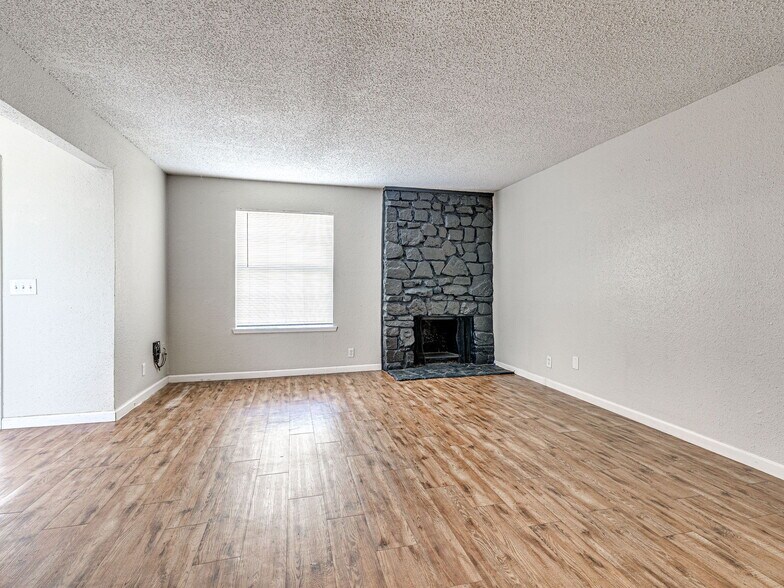 More Photos Of 7404 Lyrewood Ln, Oklahoma City Apartments For Sale