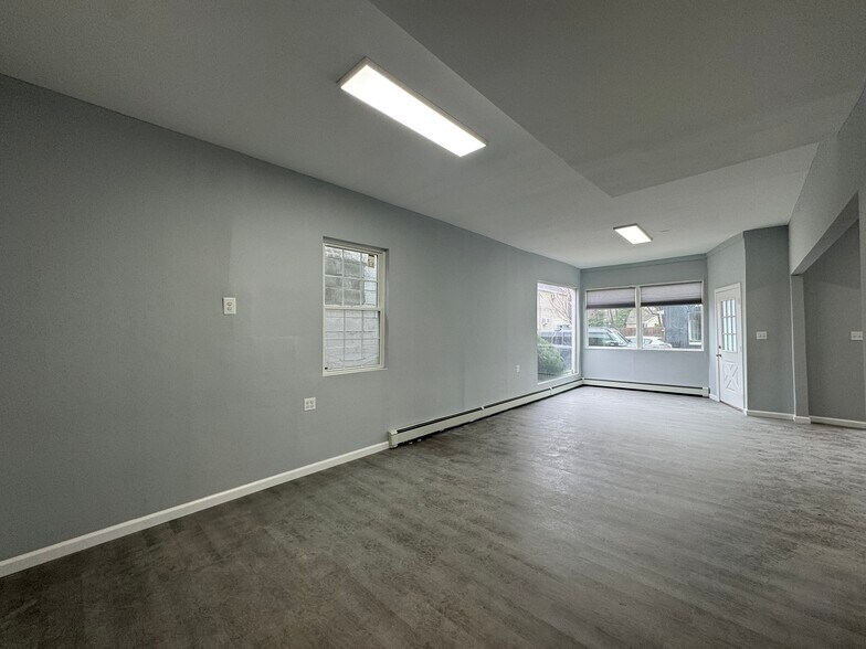 More Photos Of 451 Lake Ave, Saint James Storefront Retail Residential For Lease