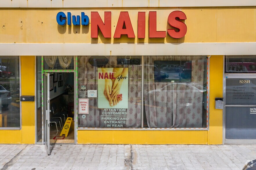 More Photos Of 2001-2039 NE 163rd St, Miami Unknown For Lease