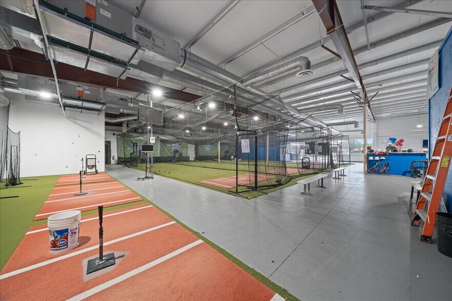 More Photos Of 2401 SE 58th Ave, Ocala General Retail For Sale