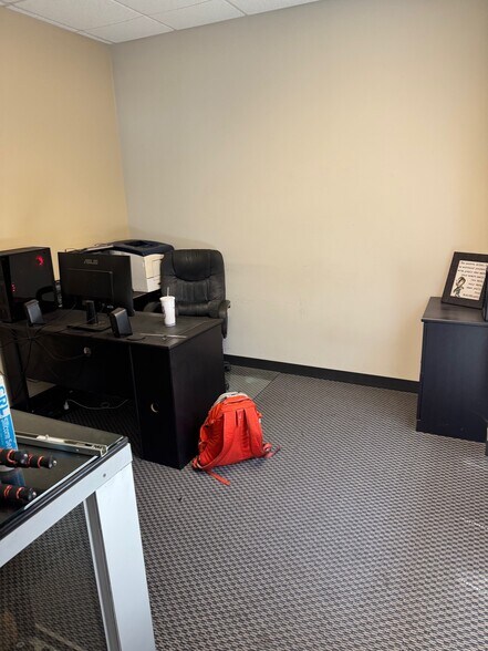 More Photos Of 9220-9268 1/2 Hall Rd, Downey Manufacturing For Lease