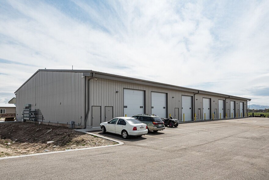 More Photos Of 2728 E 14th N, Ammon Warehouse For Lease