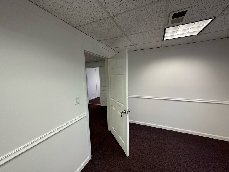 More Photos Of 690 Broadway, Massapequa Office For Lease
