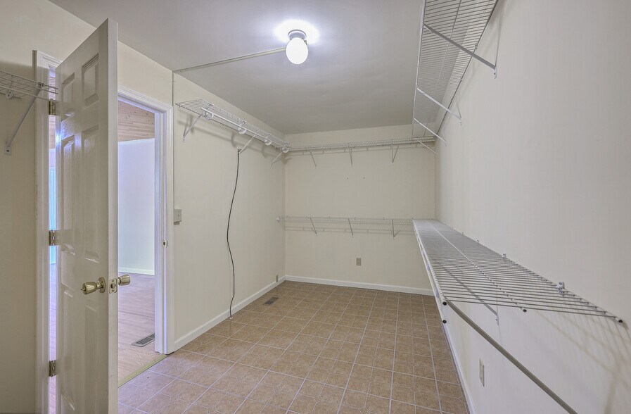 More Photos Of 106 Mayrant St, Summerville Office For Sale