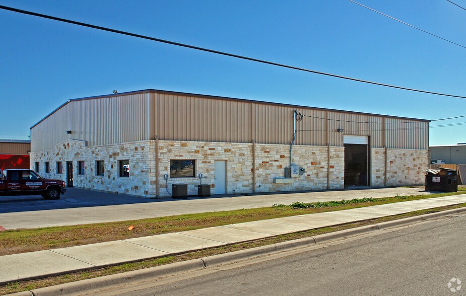 Primary Photo Of 2201 Patterson Industrial Dr, Pflugerville Warehouse For Lease