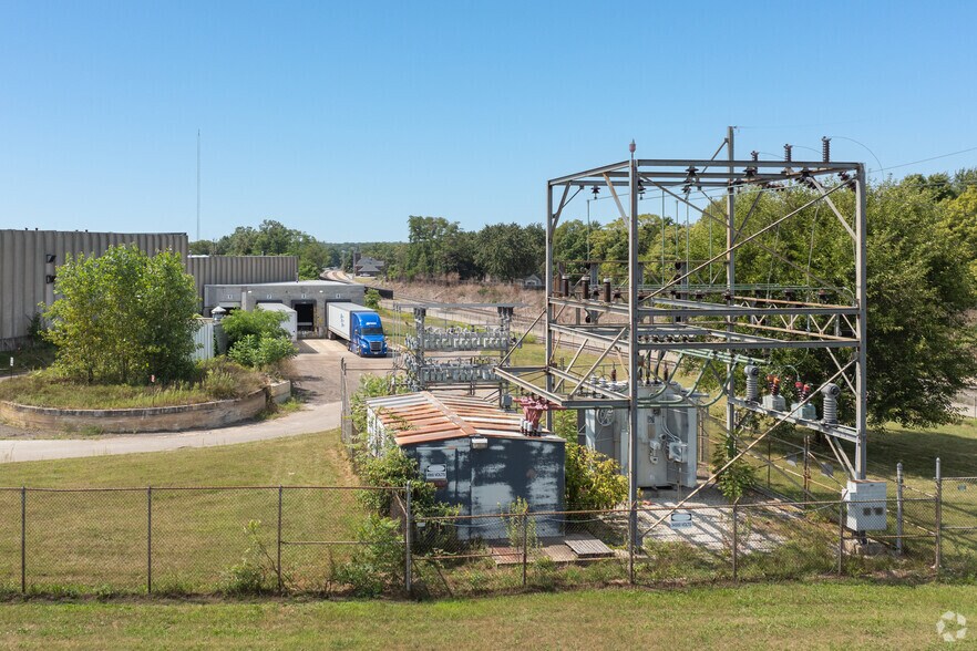 More Photos Of 901 Wayne St, Niles Warehouse For Lease