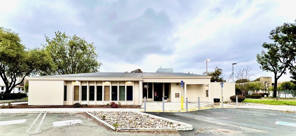 More Photos Of 2925 Scott Blvd, Santa Clara Bank For Lease