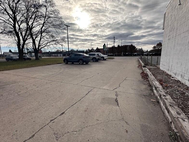 More Photos Of 966 W South Airport Rd, Traverse City Freestanding For Sale