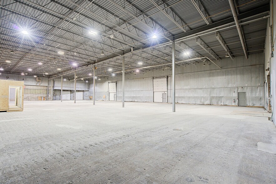 More Photos Of 1375 Rue Brouillette, Saint-hyacinthe Manufacturing For Lease