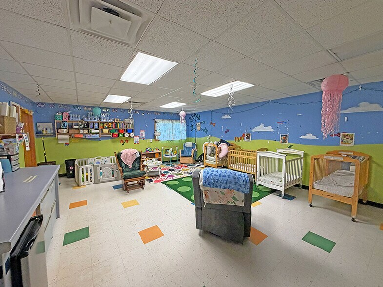 More Photos Of 2 Westwood Dr, Steeleville General Retail For Sale