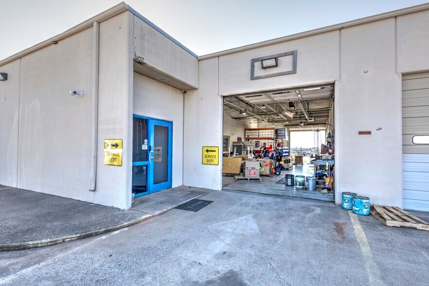 More Photos Of 1909 N Highway 81, Duncan Auto Dealership For Sale