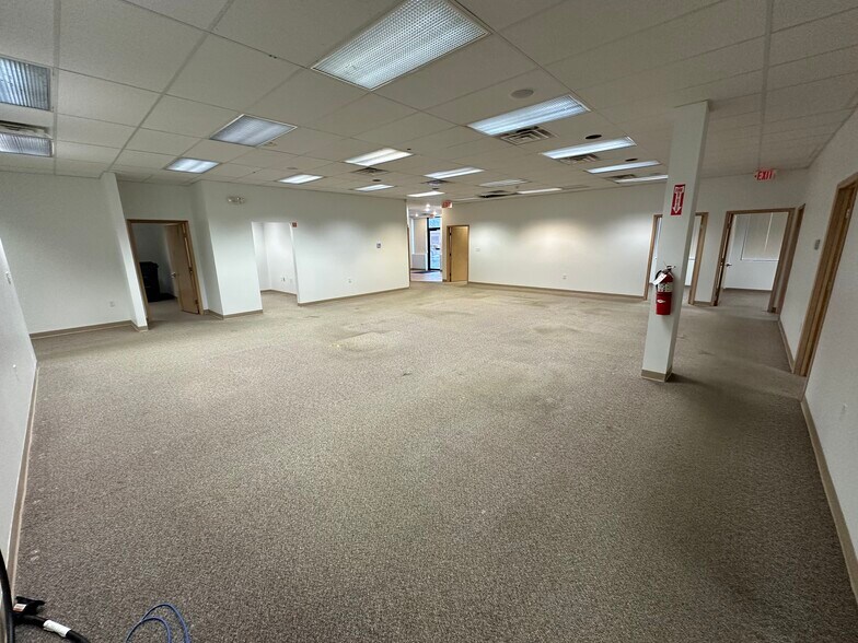 More Photos Of 2139 E Primrose St, Springfield Office For Lease