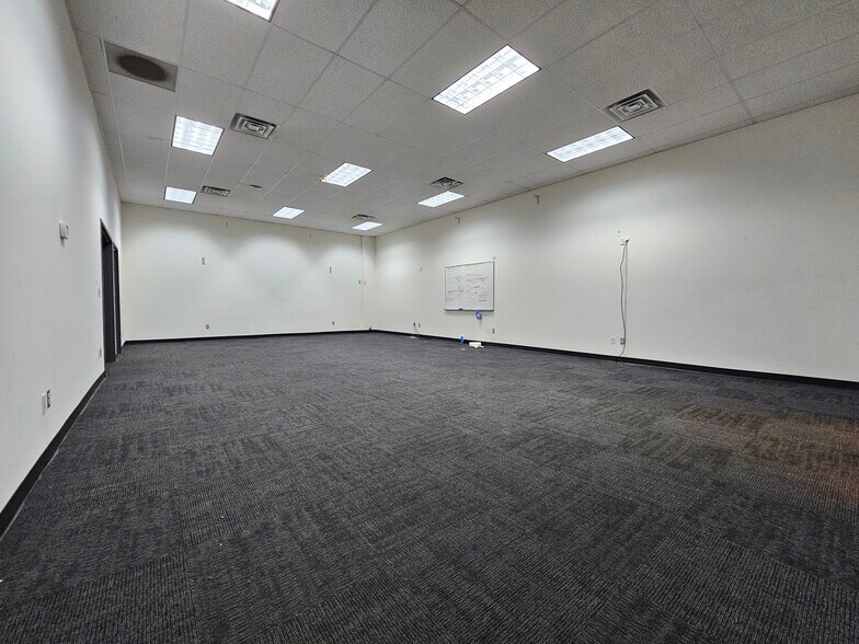 More Photos Of 1790 Front St NE, Salem Service For Lease