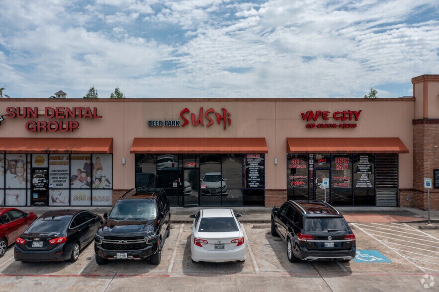 More Photos Of 3811 Center St, Deer Park Unknown For Lease