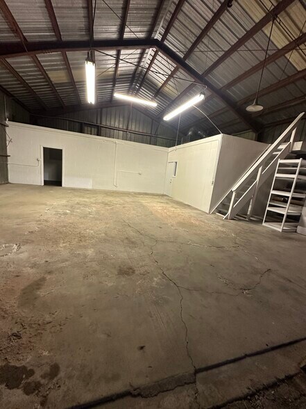 More Photos Of 12408 Carson St, Hawaiian Gardens Industrial For Lease