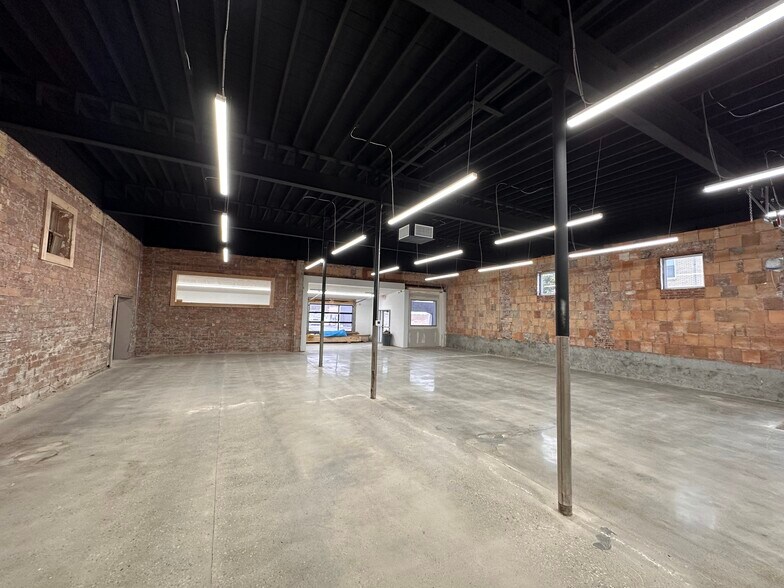 More Photos Of 201 Grand Ave, Mars General Retail For Lease