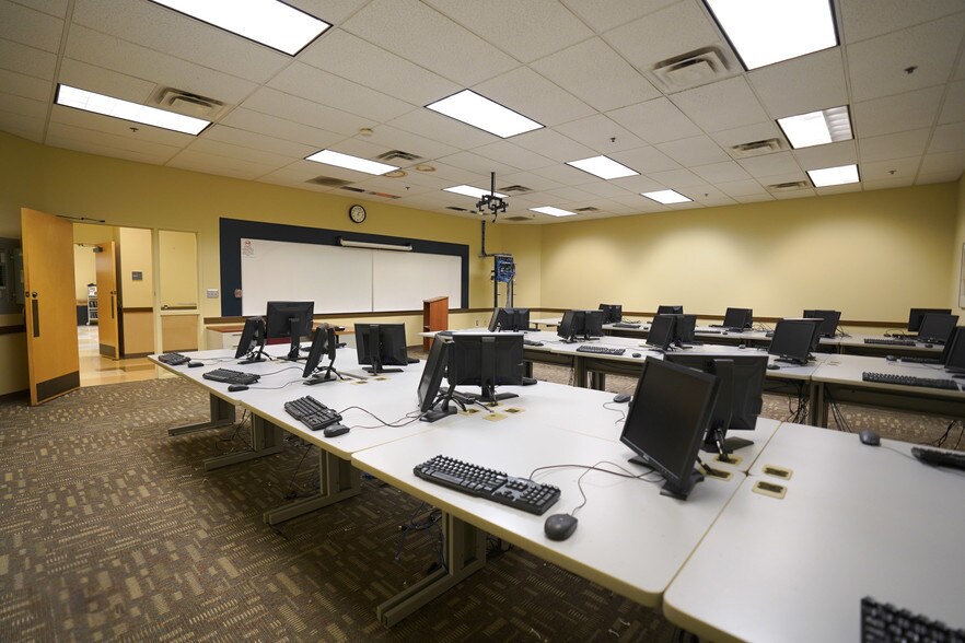 More Photos Of 1905 S Haggerty Rd, Canton Office For Lease