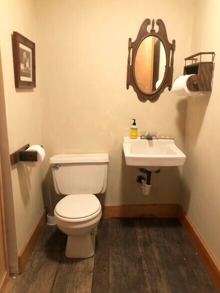 More Photos Of 5 Norwich Rd, East Haddam Freestanding For Sale