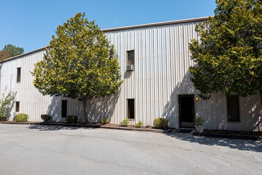 More Photos Of 419 Phillipians Blvd, Pelham Specialty For Sale