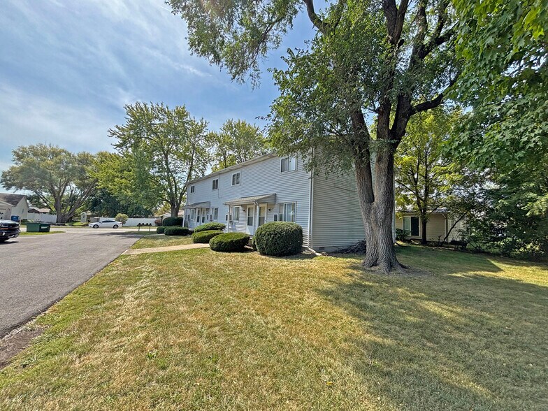 More Photos Of 261 Mohawk Dr, Bourbonnais Apartments For Sale