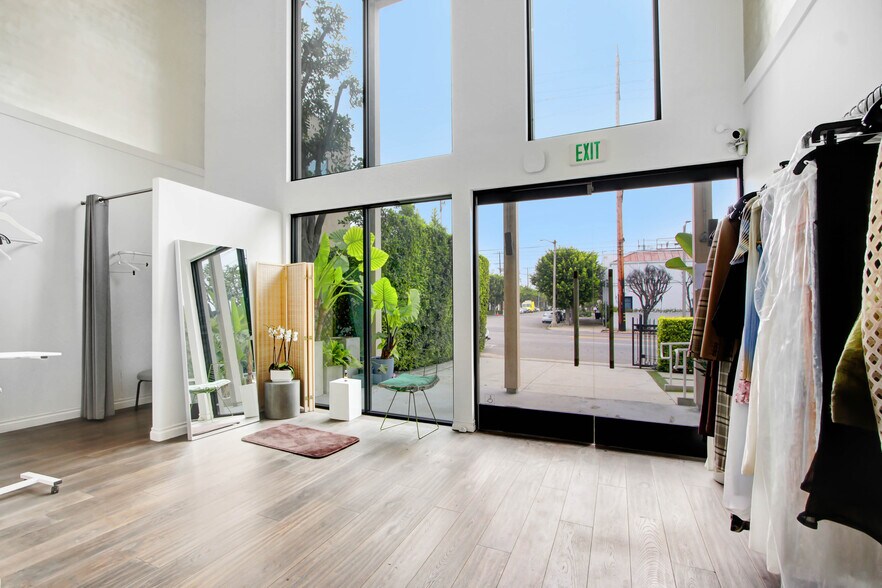 More Photos Of 651-653 N La Cienega Blvd, West Hollywood Storefront Retail Office For Sale