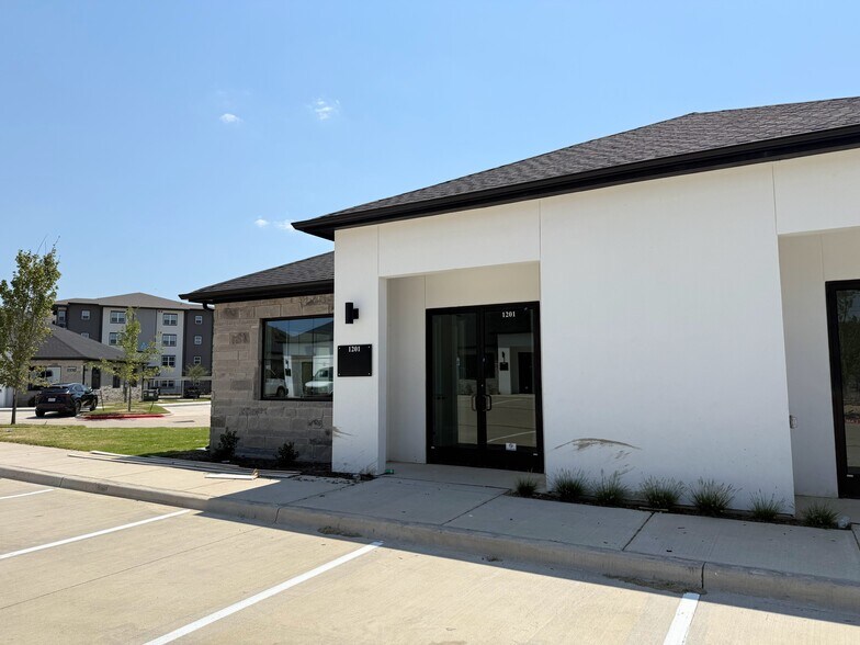 More Photos Of 6000 Alma Rd, McKinney Unknown For Lease