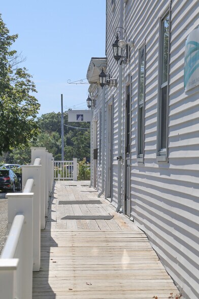 More Photos Of 7 Main St, North Kingstown Storefront Retail Office For Lease