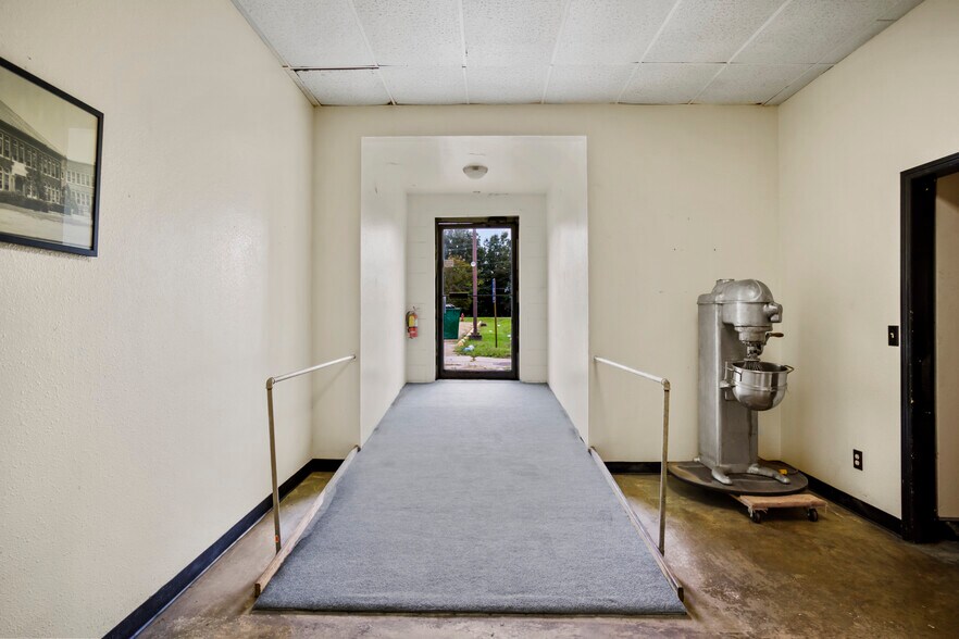 More Photos Of 20737 Central Ave, Blountstown Restaurant For Sale