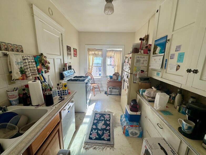 More Photos Of 3213 Washington Ave, Racine Storefront Retail Residential For Sale