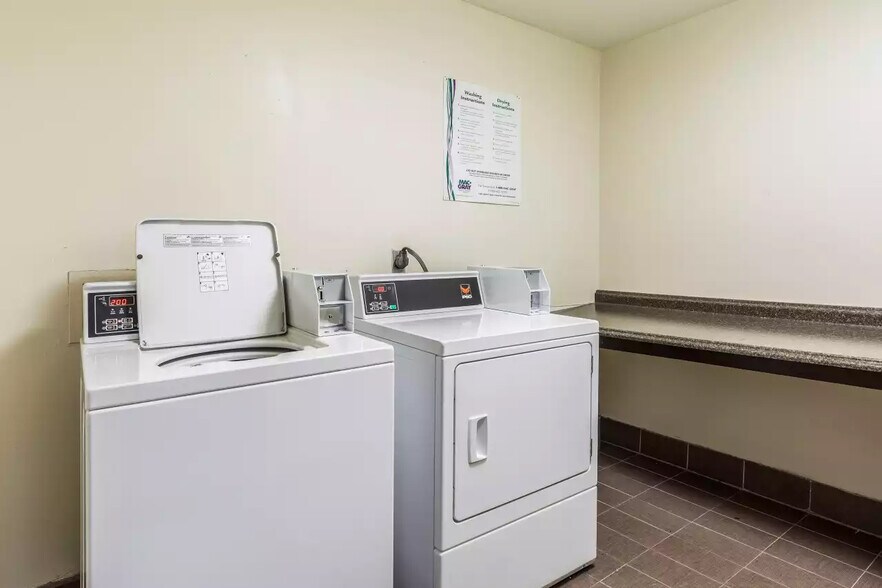 More Photos Of 2855 Old Austin Peay Hwy, Memphis Hotel For Sale