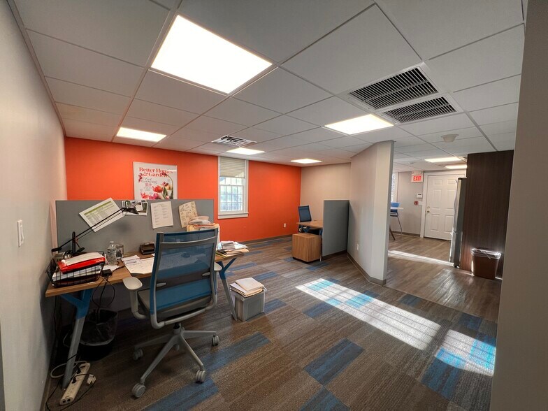More Photos Of 16 long sands Rd, York Medical For Lease