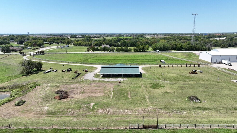 More Photos Of 1253 N Hill St, Van Alstyne Light Distribution For Sale