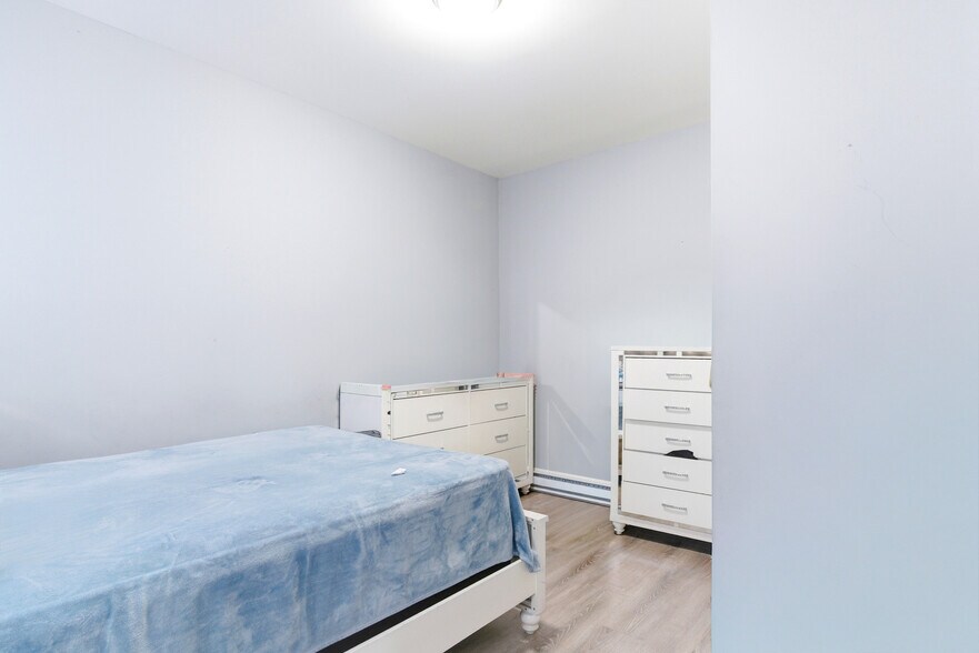 More Photos Of 369 E Kinney St, Newark Apartments For Sale