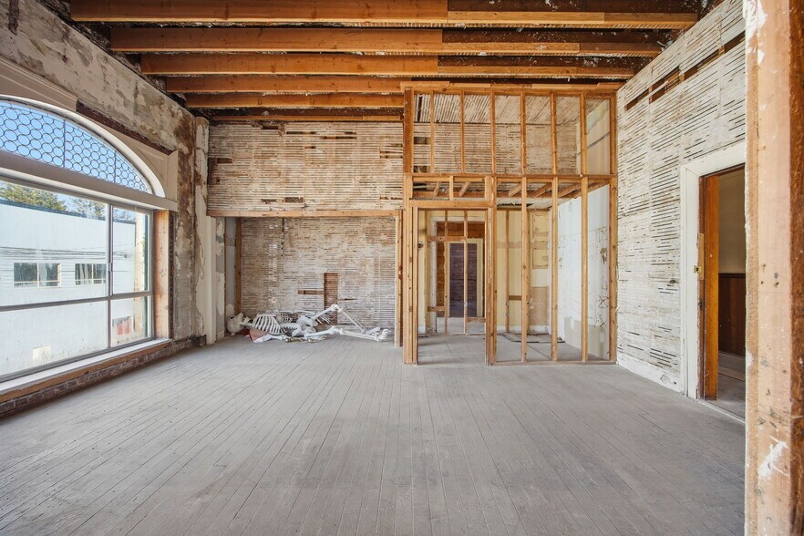 More Photos Of 104 Spruce St E, Ilwaco General Retail For Sale