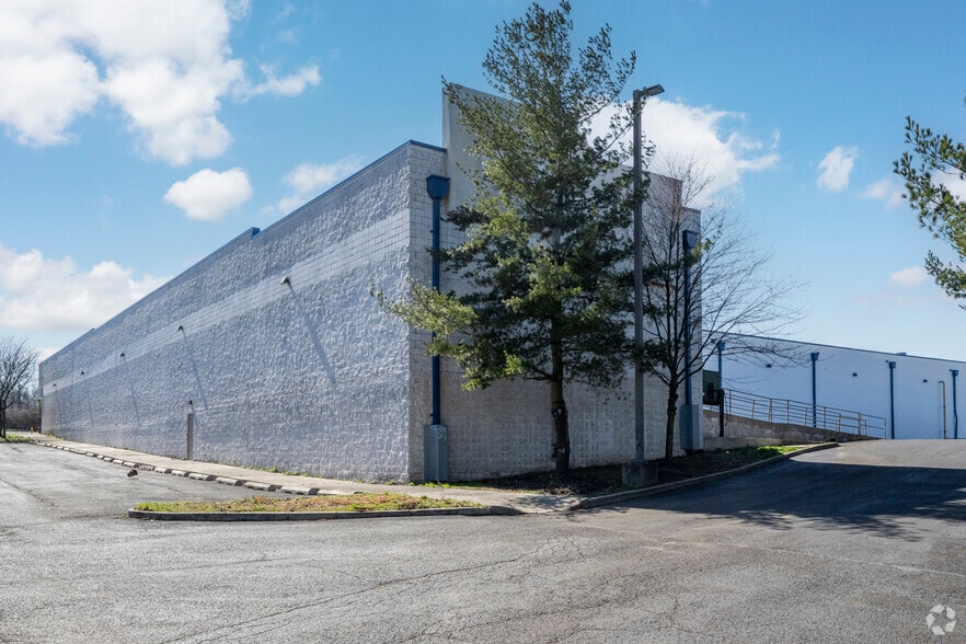 More Photos Of 2730 Arthur Kill Rd, Staten Island Freestanding For Lease