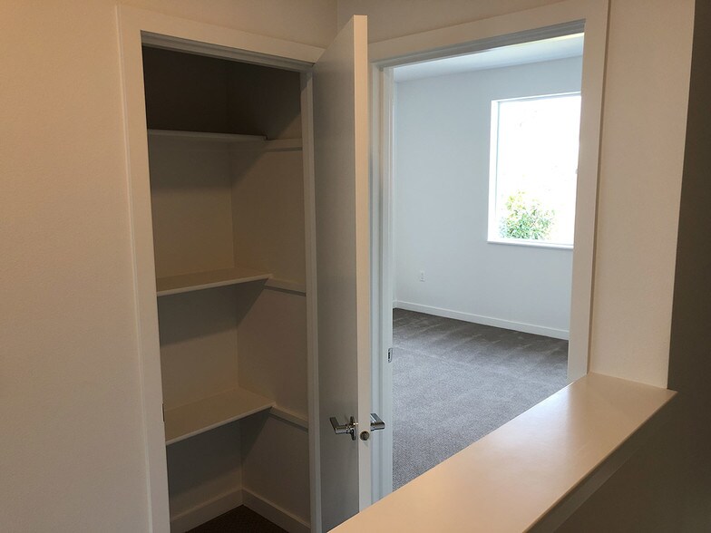 More Photos Of 7025-7045 N Mohawk Ave, Portland Multifamily For Sale