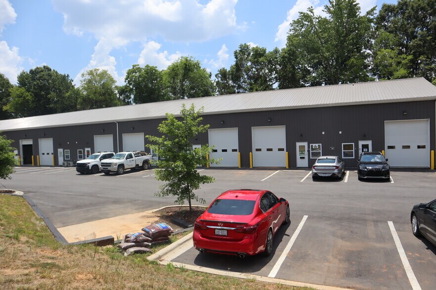 More Photos Of 1700 Industrial Center, Charlotte Light Distribution For Lease