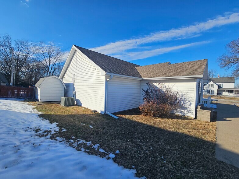 More Photos Of 210 E Fields Blvd, El Dorado Springs Schools For Sale