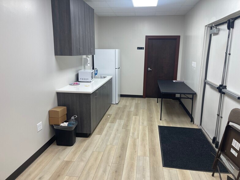 More Photos Of 1915 S Zapata Hwy, Laredo Storefront Retail Office For Lease