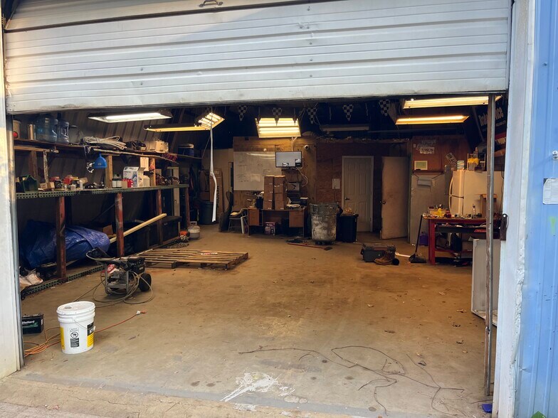 More Photos Of 265 Shoal Creek Rd, Locust Grove Warehouse For Sale