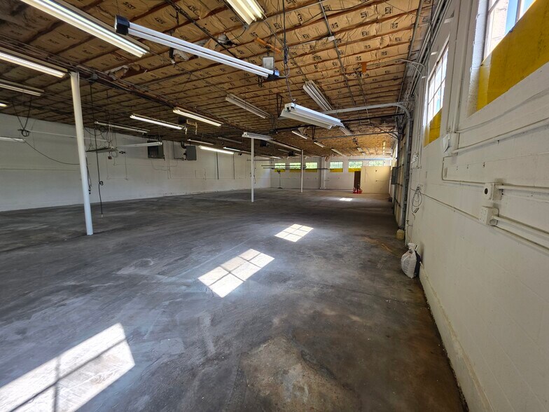 More Photos Of 2030 N Clay St, Denver Flex For Sale