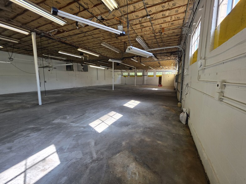 More Photos Of 2030 N Clay St, Denver Flex For Lease